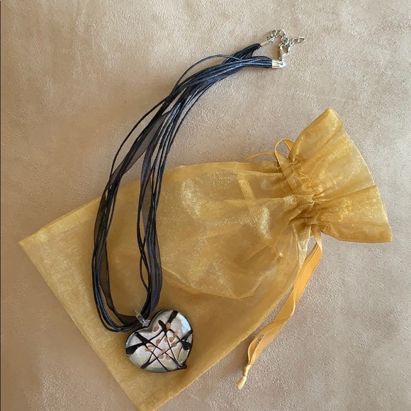 Handmade glass heart necklace - Picture 2 of 2